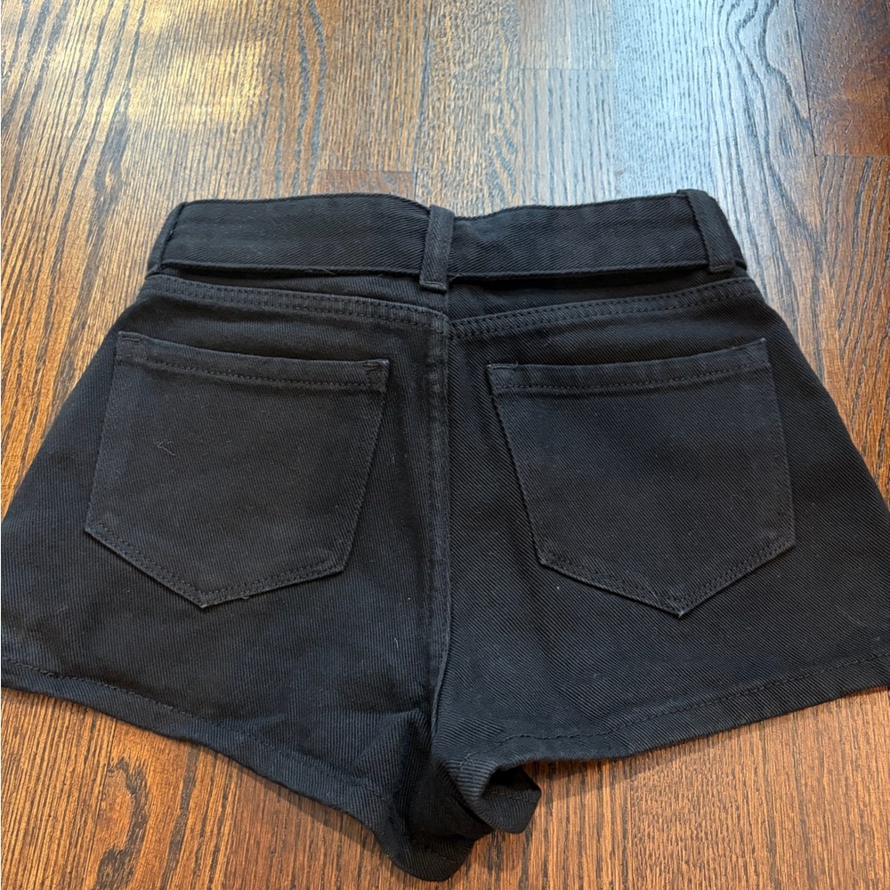 Superdown women’s shorts - Picture 3 of 3